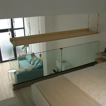 Apartment Sixteen Seasons House