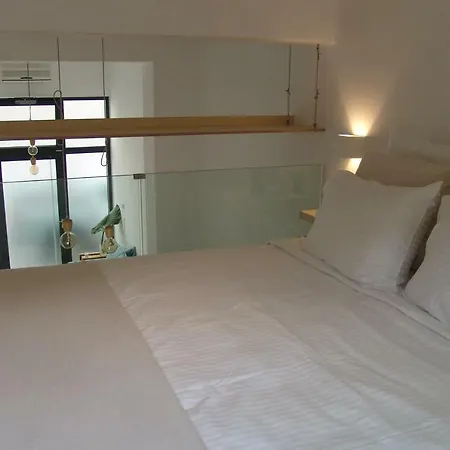 Апартаменты Sixteen Seasons House